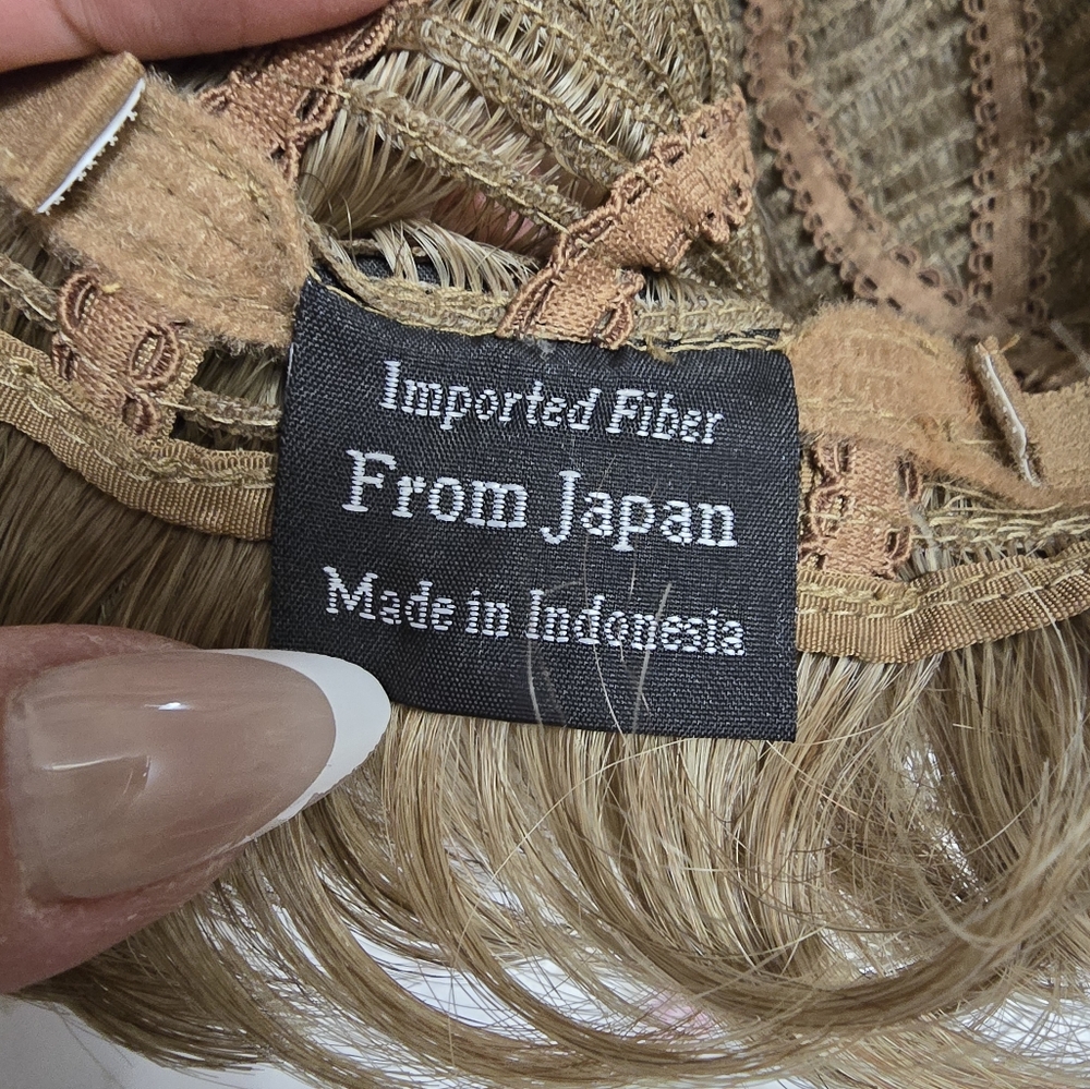 Vegas Wig Collection Short Synthetic Hair Wig - Picture 7 of 9